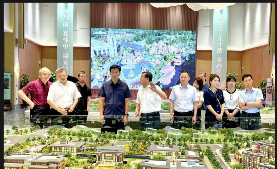 2024年8月8日，王巖董事長(zhǎng)陪同市政協(xié)領(lǐng)導(dǎo)視察南山書(shū)院康養(yǎng)綜合體項(xiàng)目_副本.png